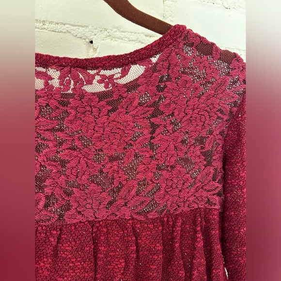 American Eagle Burgundy Lace Sweater 
Size: Small 
EUC (Like New) - Picture 4 of 7